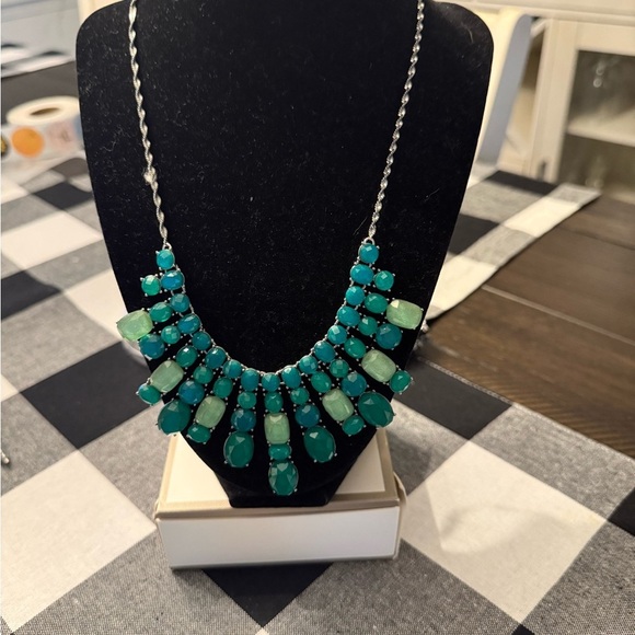 None Jewelry - Elegant Aqua Beach Glads Statement Necklace